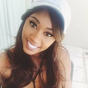 Meet your Posher, Monique